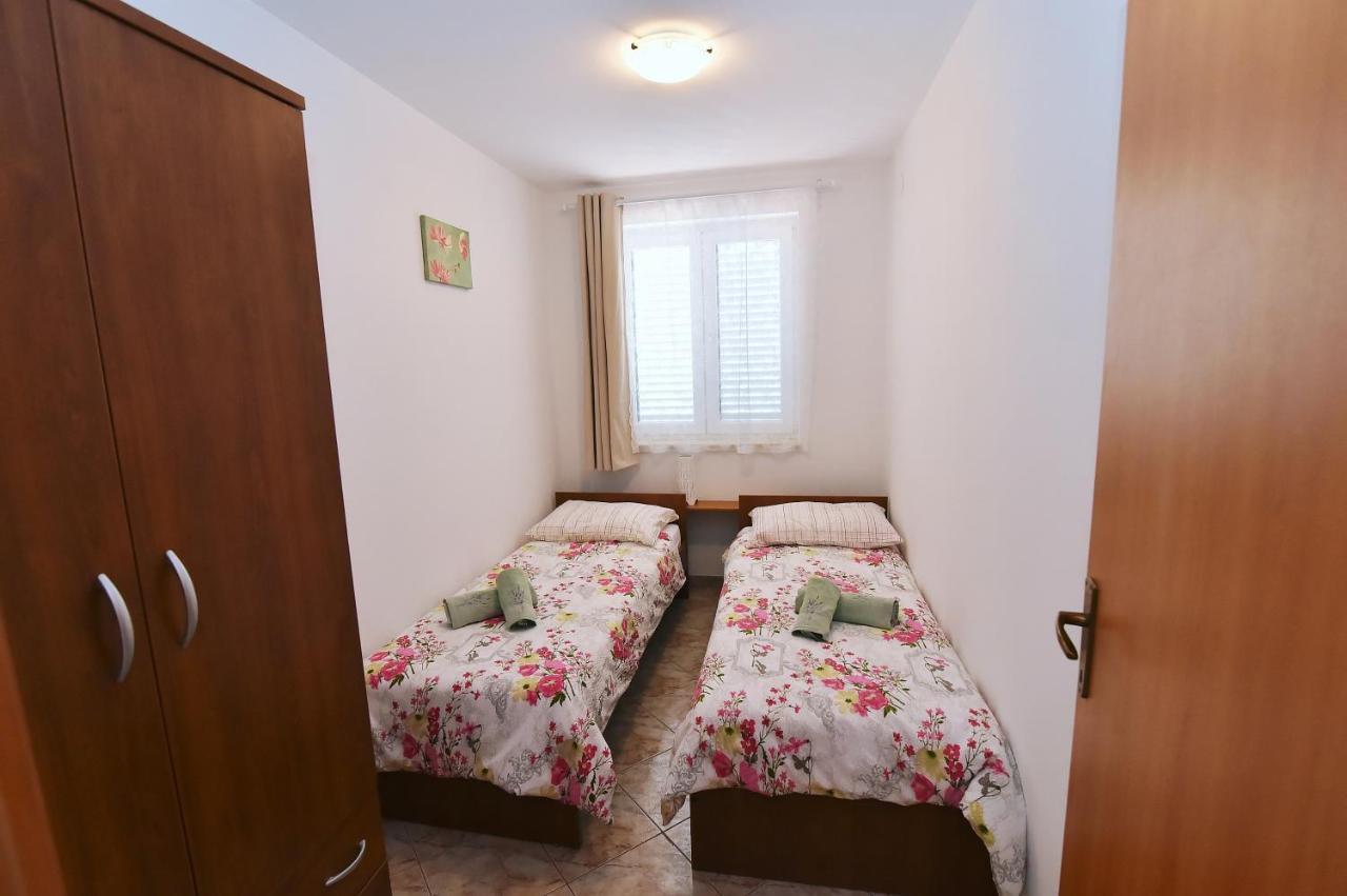Apartments Luni II Baška Exterior foto
